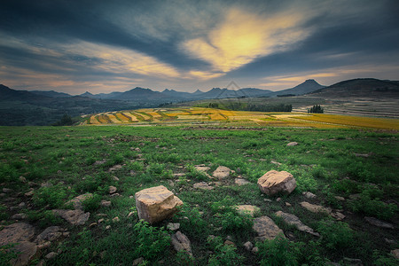 山坡坪上丘陵山区高清图片