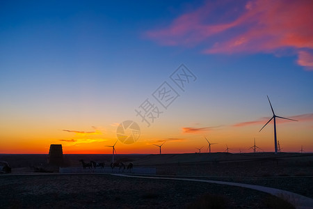 色彩风车房新疆克拉玛依五彩滩背景