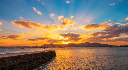 海边山大海日落背景