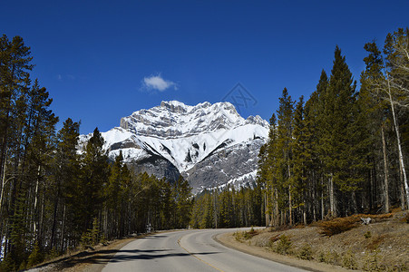加拿大班夫国家公园雪山风景照高清图片