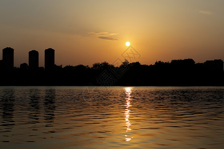 城市夕阳剪影照片背景图片
