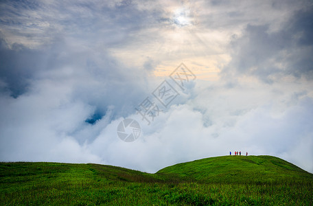 武功山山顶壮观的云海高清图片