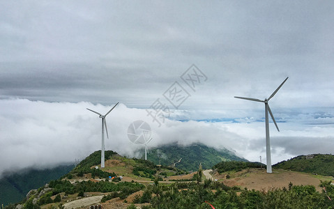 风尘山顶云海风车背景