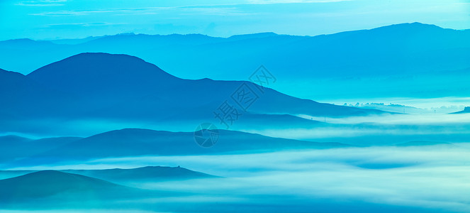 壮丽山峦山峦云雾背景