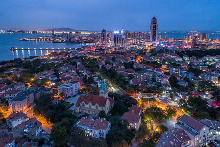 老忠实泉鸟瞰青岛老市区背景