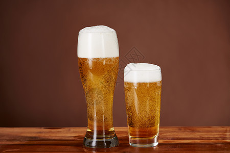 啤酒杯啤酒气泡高清图片