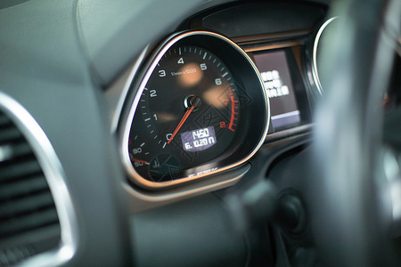 智能驾驶汽车的数据安全汽车仪表盘背景