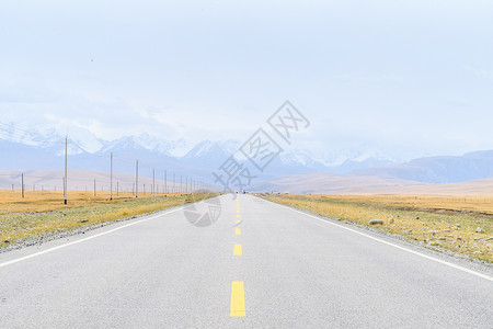 笔直的公路背景图片