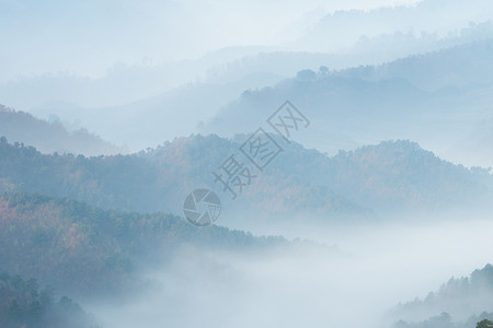 高原秋景延安晨雾背景