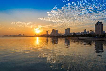 青岛海边日落最美夕阳图片