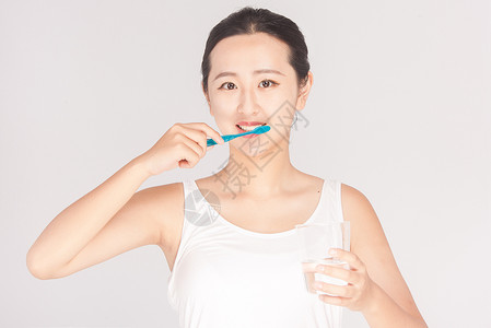 妇女保护刷牙背景