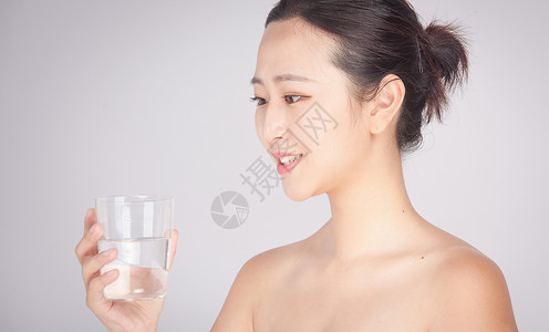 喝水皮肤水分测试高清图片