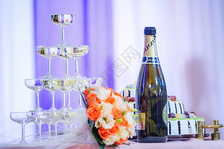 婚礼透明倒酒素材高清图片