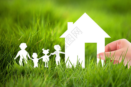 投资生活草地上的房子和一家人设计图片