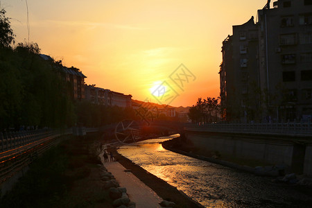 武当山落日夕阳背景图片