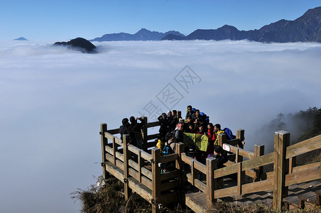 成都大邑县西岭雪山景区的云雾背景图片