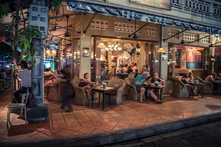 柬埔寨暹粒酒吧街街头高清图片
