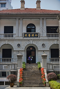 武汉武昌历史老街-昙华林内保存的仁济医院旧址背景
