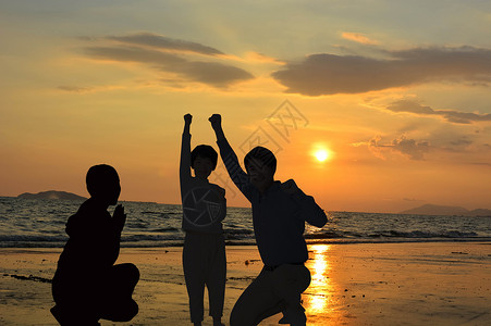 夕阳湖边家庭教育 亲子教育设计图片