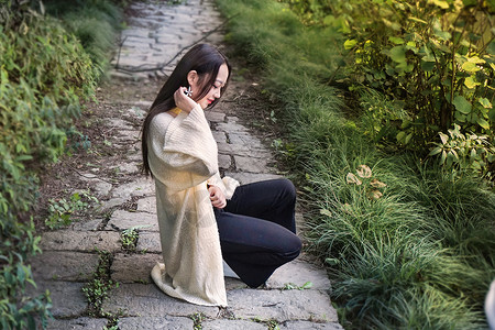 长发美女小清新写真背景图片