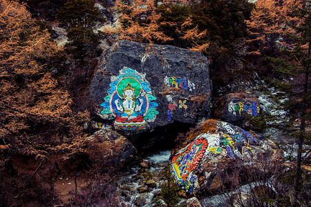 宗教壁画稻城某岩石上的壁画背景