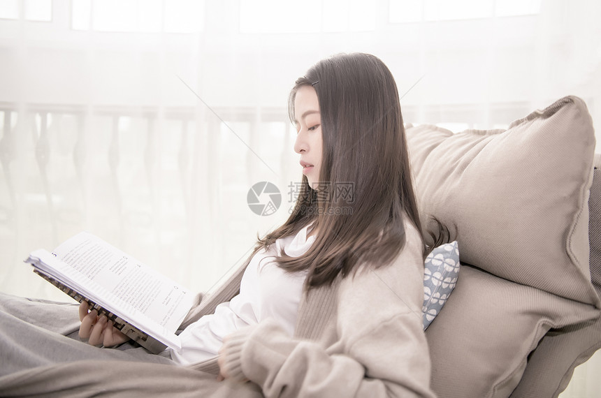 单身女子家居生活图片