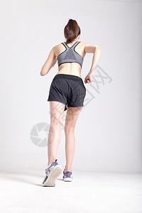 运动女性跑步背影图片