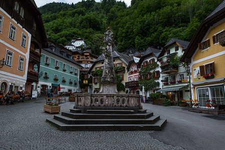 奥地利著名旅游小镇哈尔施塔特小镇街景背景图片