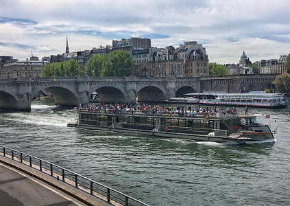 热门目的地法国巴黎塞纳河景色背景