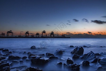 海上日出上海游船码头高清图片