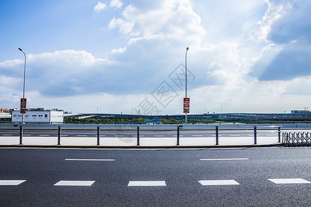 蓝天白云马路蓝天白云大气路面背景