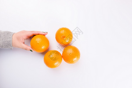 手拿橙子白底图图片