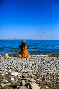 青海湖边的女孩图片
