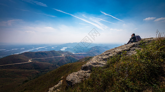 谷坦水库探险旅行摄影攀登山顶远看群山风景背景