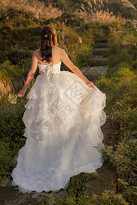 穿婚纱的女性背景图片