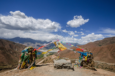 西藏高原上的尼玛堆背景