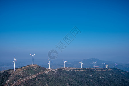 山峦叠嶂风车风电场风景高清图片