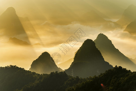 山峰叠嶂桂林风光背景