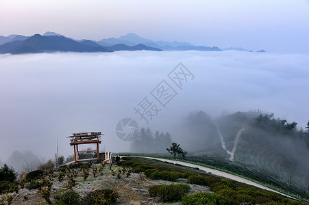 远山云海山路木亭高清图片