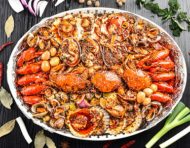 海鲜拼盘龙虾干锅高清图片