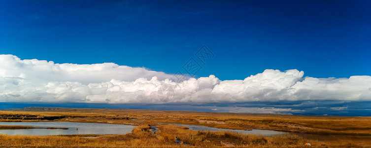 青海湖的水背景图片