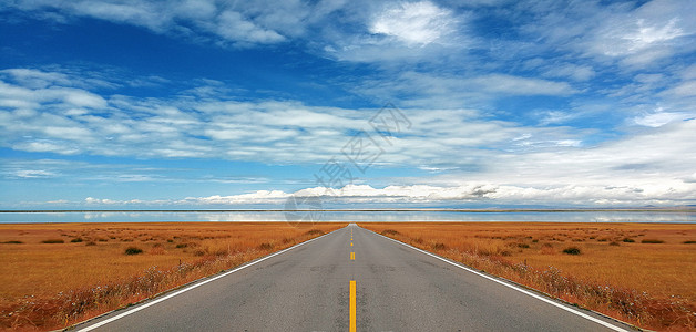 直线素材青海湖前的公路背景