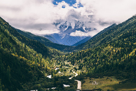 亚拉雪山旅游亚拉山高清图片