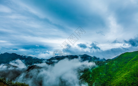壮观的山峰云海背景图片