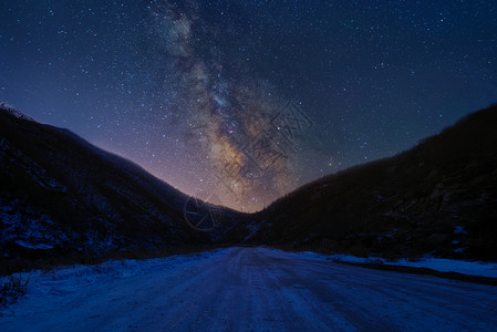 银河探险冬天夜高清图片