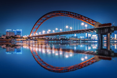 路灯下的小姑娘夜幕下的武汉晴川桥背景