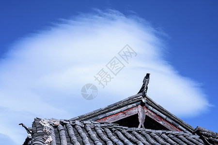 丽江古城青瓦房的天空高清图片