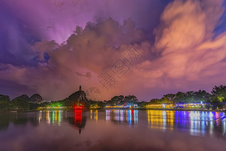 彩云湖塔山夜色背景