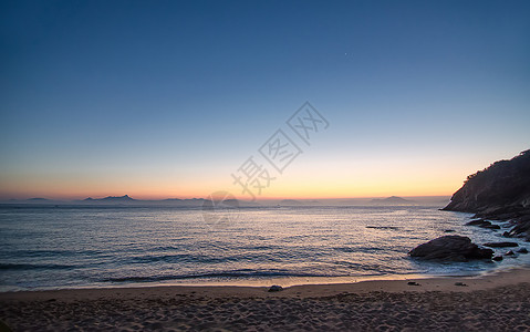 脚印沙滩海边日落背景