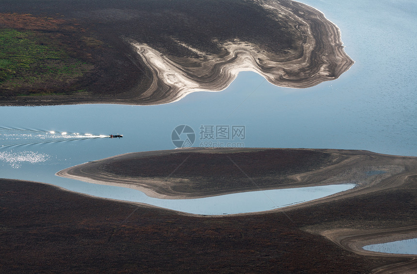 山水小船大地纹理图片